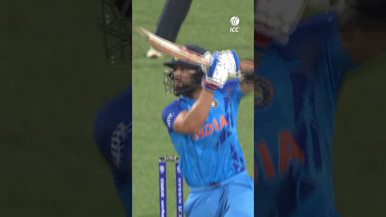 Virat Kohli 🤝six over cover 