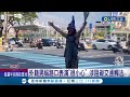 感覺好危險... 輕軌沿線路口上演&quot;雜耍秀&quot; 外籍男恐挨罰 稱路口表演&quot;很小心&quot; 涉阻礙交通觸法│記者 翁郁雯 胡時瑛│【LIVE大現場】20240511│三立新聞台