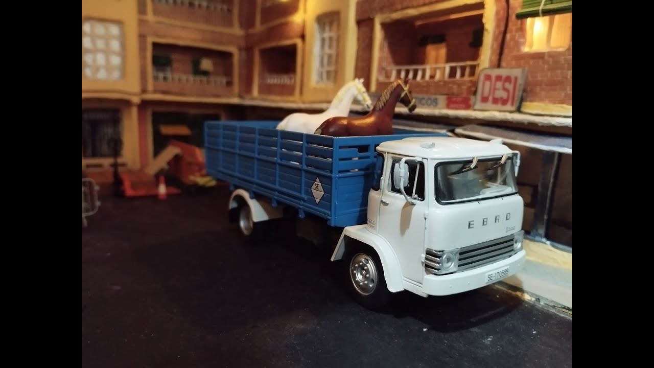 Ebro D700 camión caballos escala 1/43 IXO Salvat colección