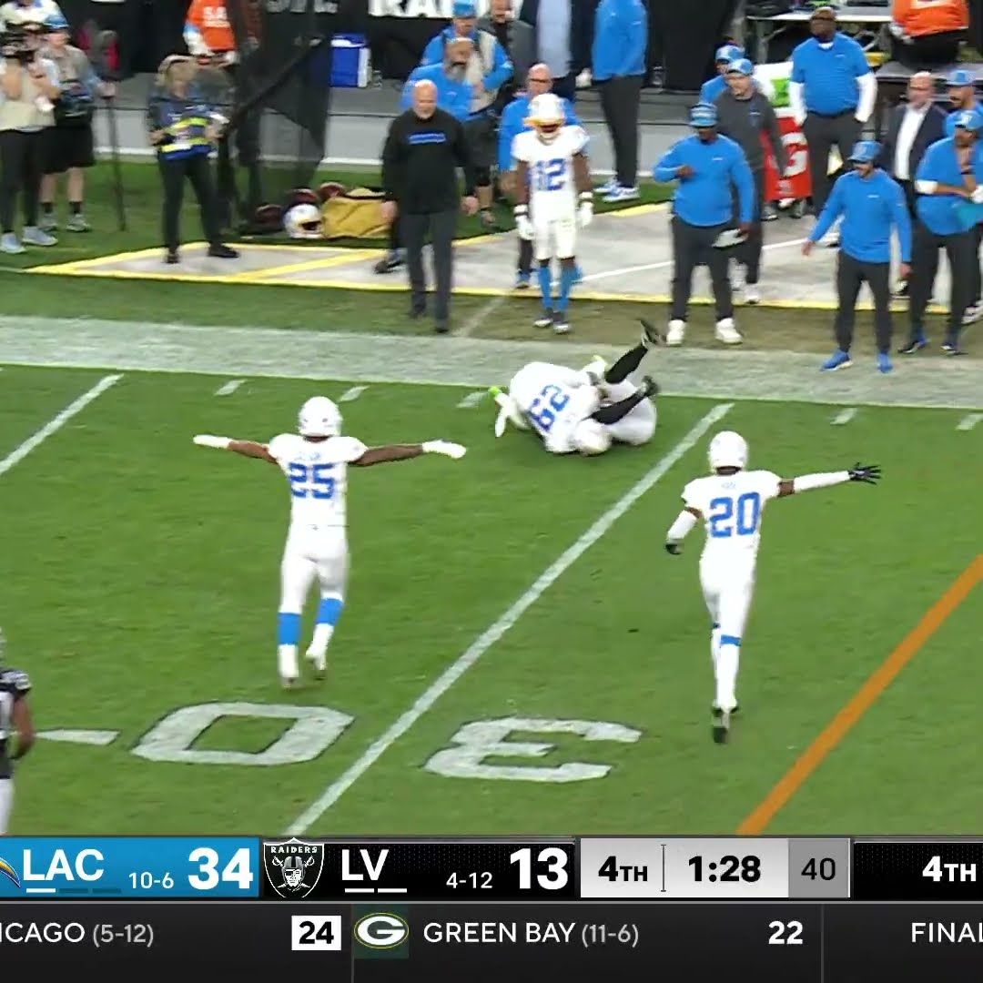 Tre Tucker catches for a 11-yard Gain vs. Los Angeles Chargers