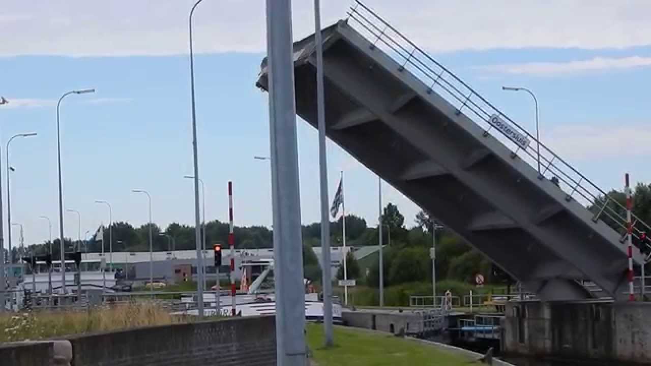 Brug open voor scheepvaart.. - YouTube