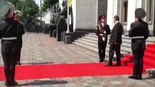 Порошенко Поинтересовался Здоровьем Солдата