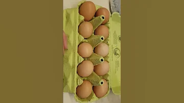 Супер маленькое куриное яйцо