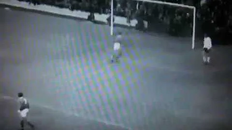 Manchester United vs Tottenham Hotspur, 12 août 1967, Charity Shield ; Pat Jennings