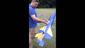 RC Powers F-35 Maiden Flight (Crash)