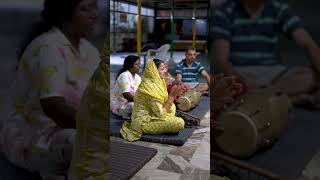 आरोग्य अध्यात्म प्रकृति की गोद में। गोवर्धन स्थिति नवकानन धाम में।।