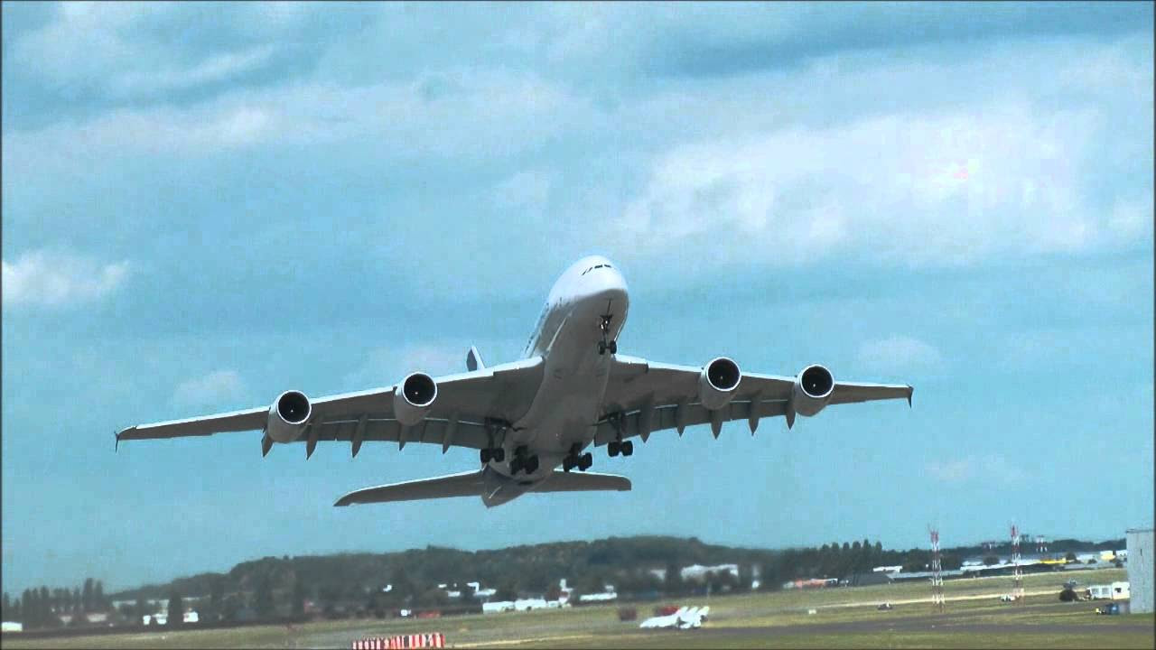 Airbus A380   dcollage   demonstration en vol   attrissage