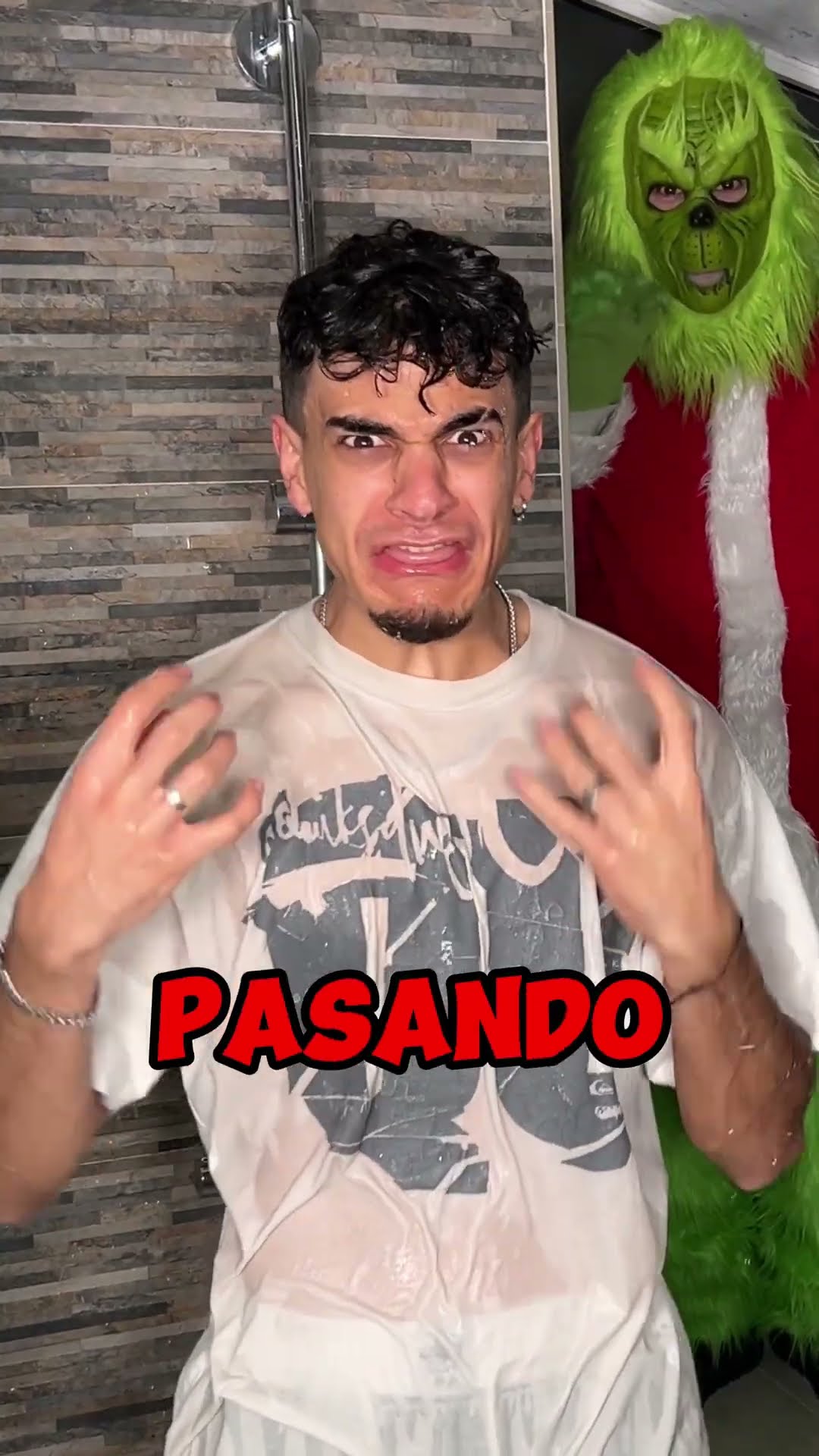 El GRINCH me MOLESTA DURANTE 24 HORAS!