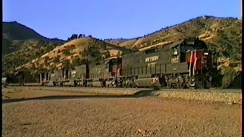 Tehachapi_(1989) SP Train Downhill At The Loop 7:01am