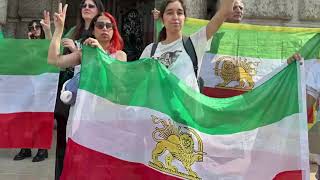 Ali Ferdous Raises Lion And Sun Flag At Vienna City Marathon