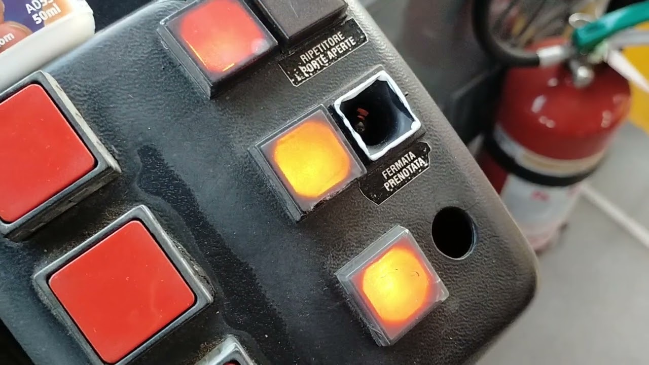 Fixing a real bus with Glue 'n Glaze: 1997 Autodromo Bussotto MAN