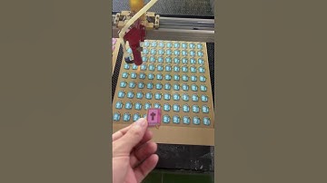 Sản xuất móc khóa mica làm quà tặng tại giá rẻ