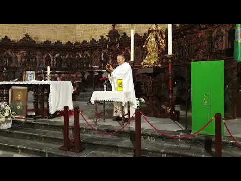 vídeo sacerdote haciendo magia en una misa en Rota
