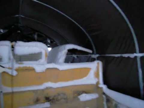 雑すぎる 雪に埋もれたパイプ車庫 Youtube