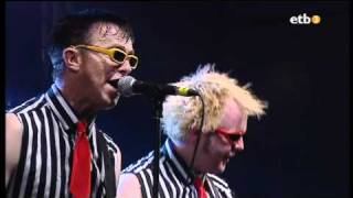 Toy Dolls - She Goes To Finos chords