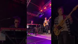 Grooving with the band! #shorts #bassplayer #basslessons #jazmoss