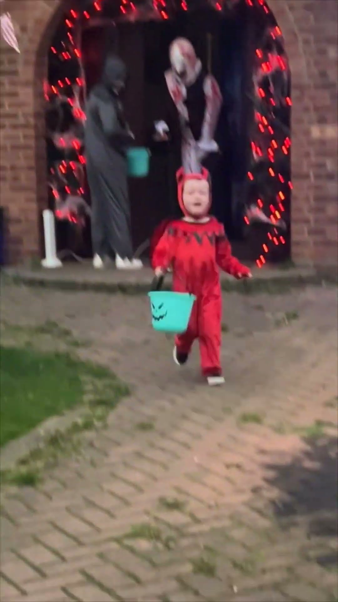 Toddler Flees Trick-or-Treating After Seeing Art the Clown