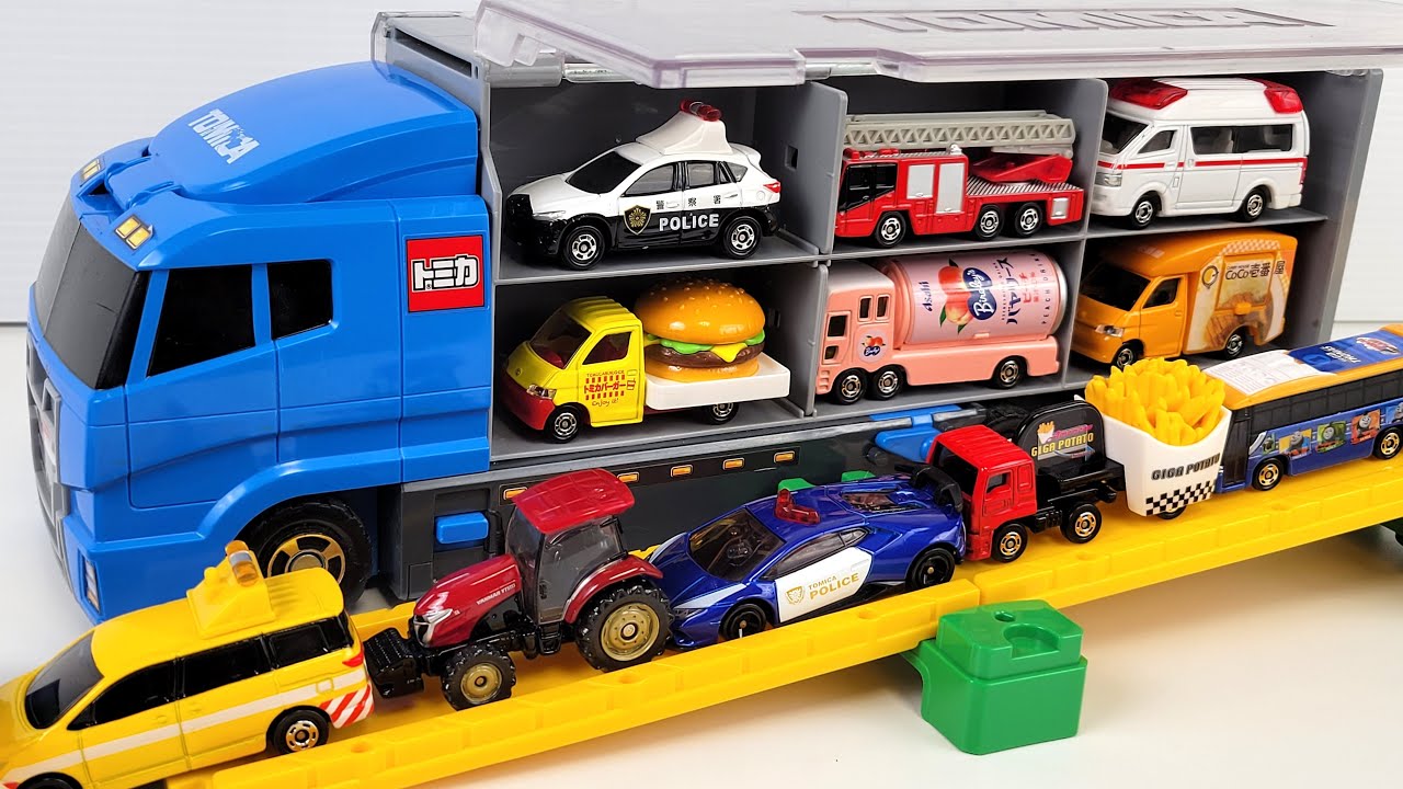 トミカ☆ 働く車のミニカーが坂道を下って、ビックおかたづけコンボイに乗る!Workcar goes down the slope and rides on the Okatazuke Convoy!