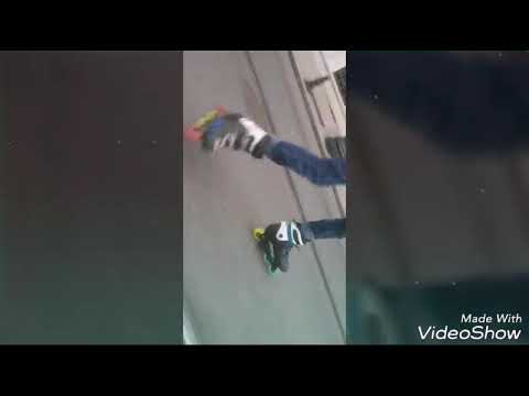 Caddedeyiz bak biz her gün Paten üzerinde