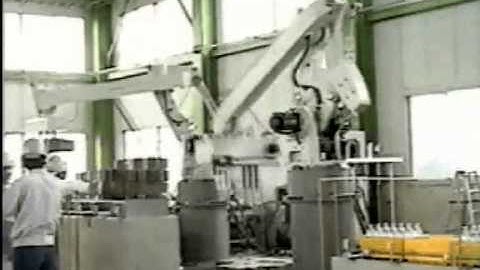 Robot palletizing strapping corrugated