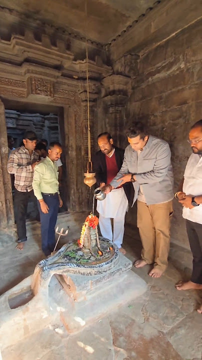 Jubin Nautiyal visited the ancient temple of Hubli, Unakal Chandramouleshwar. #jubinnautiyal