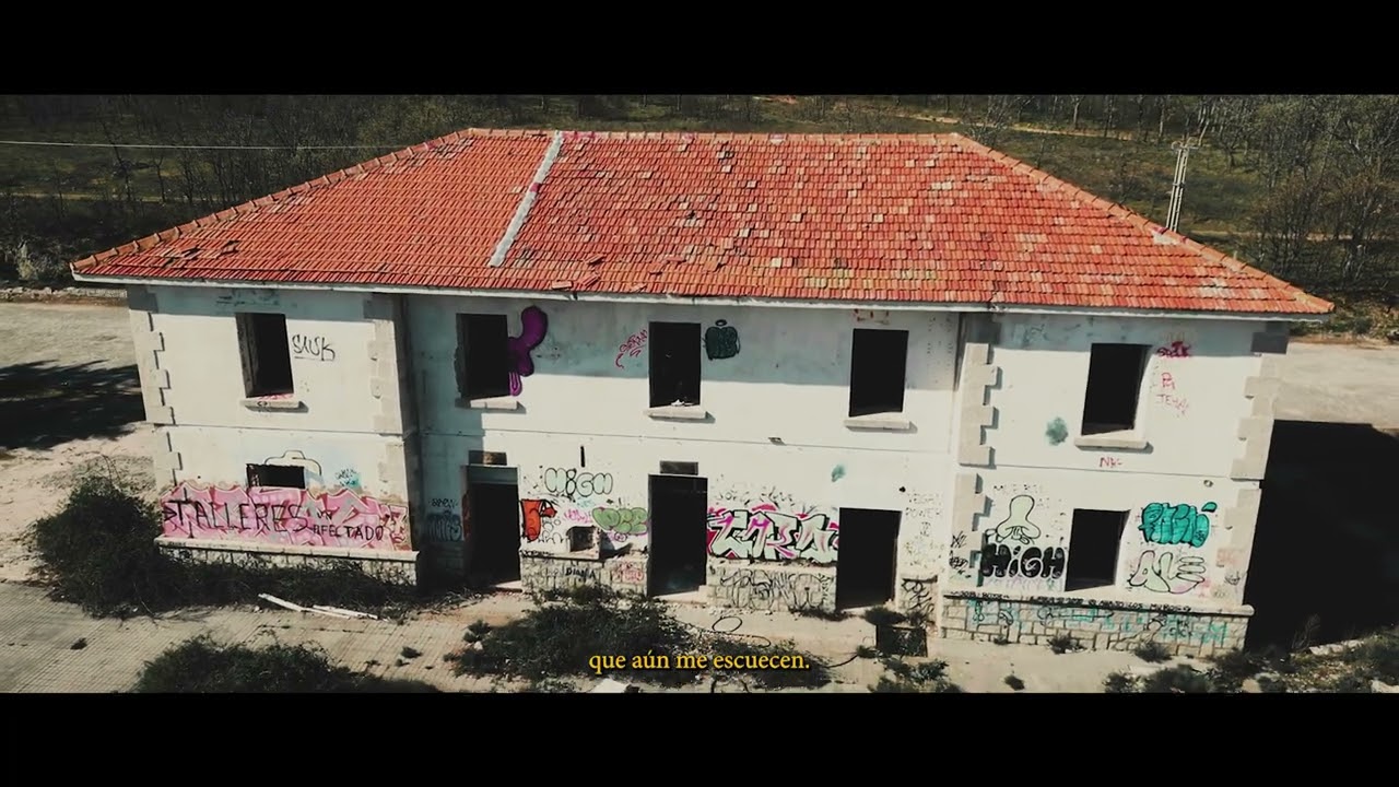 Guarda DOBLE M - ESCUECE su YouTube Guarda DOBLE M - ESCUECE su YouTube