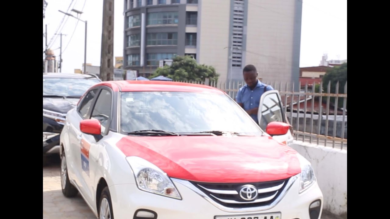 Projet  Taxi : M. MBA ELLA Matthias, 11ème chauffeur du concours a reçu les clés du véhicule.