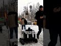 🤖Робот пробирается по своим делам через заснеженные московские улицы #shortvideo #shorts