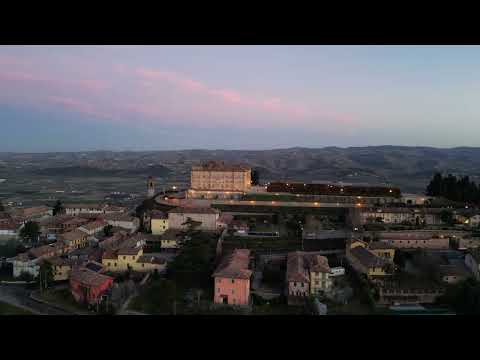 Guarene on film: the hilltop, its Baroque castle and a Roero pear
