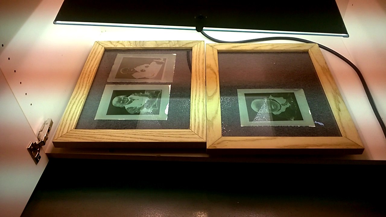 Cyanotype in process ( exposing the cyanotype under UV lamp) YouTube