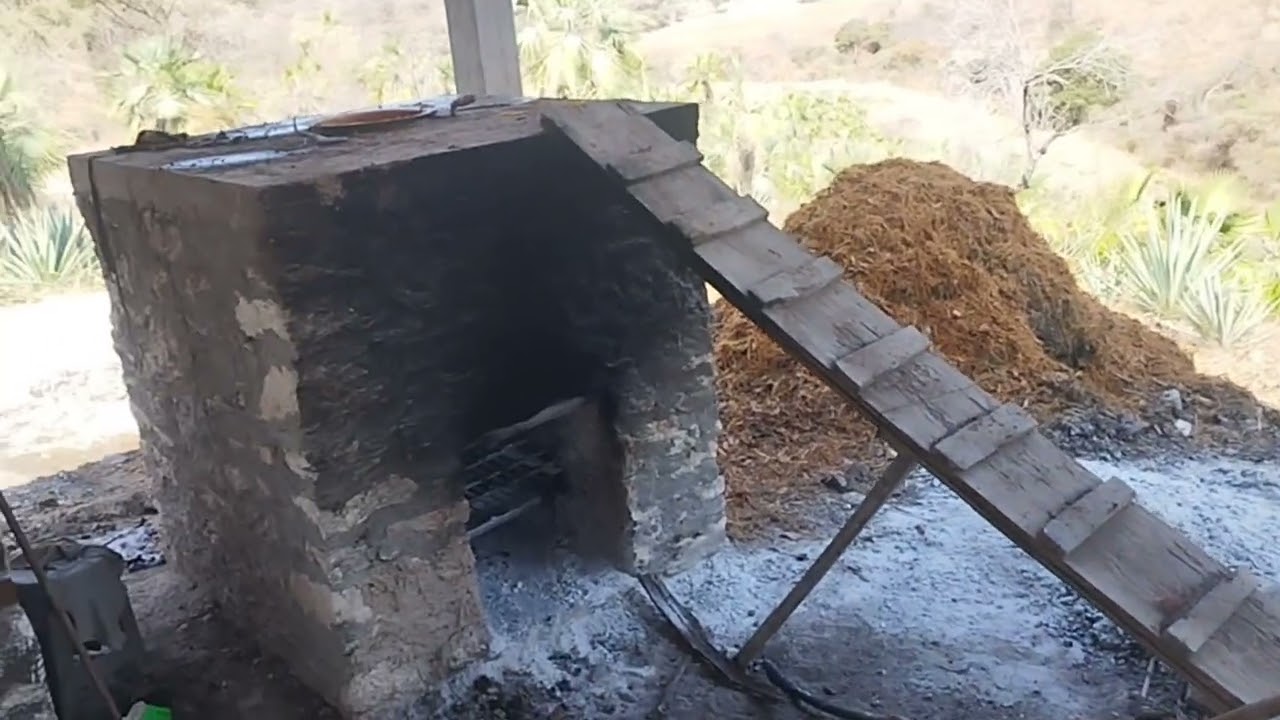 No te pierdas este vídeo, y ve como se elabora el Mezcal en Acaquila Gro. Se llama JELAGAR