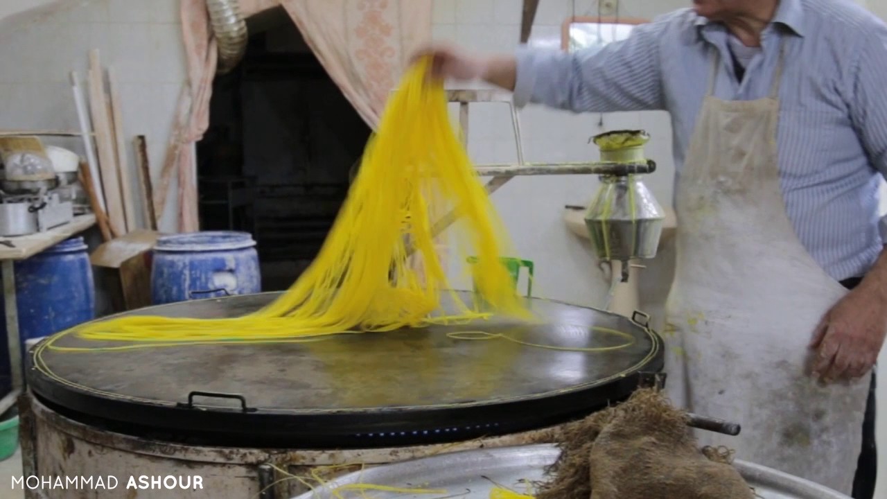 المرش - آلة قديمة لصنع عجينة الكنافة - YouTube