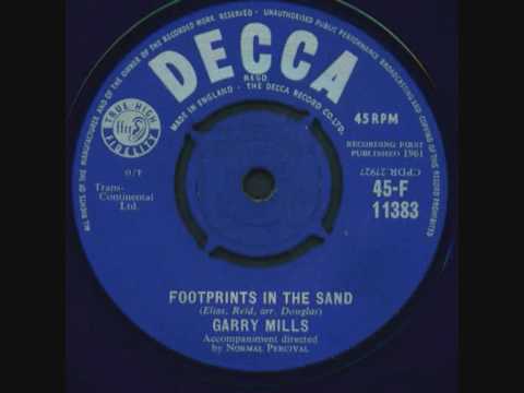 Garry Mills - footprints in the sand