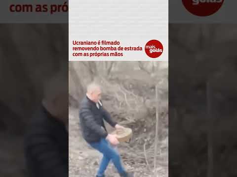 Ucraniano é filmado removendo bomba de estrada com as próprias mãos