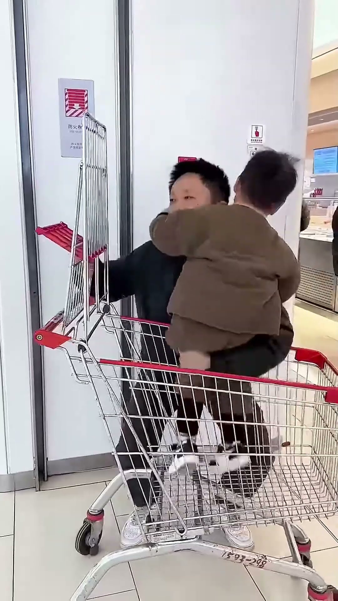 原来购物车可以这样打开的！#Cute baby#Cute#呆萌小米宝#聪明宝宝#萌娃#整蛊#测试