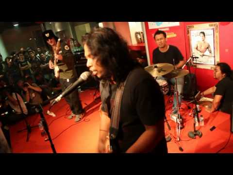 Gugun Blues Shelter   Set My Soul on fire @Rolling Stone