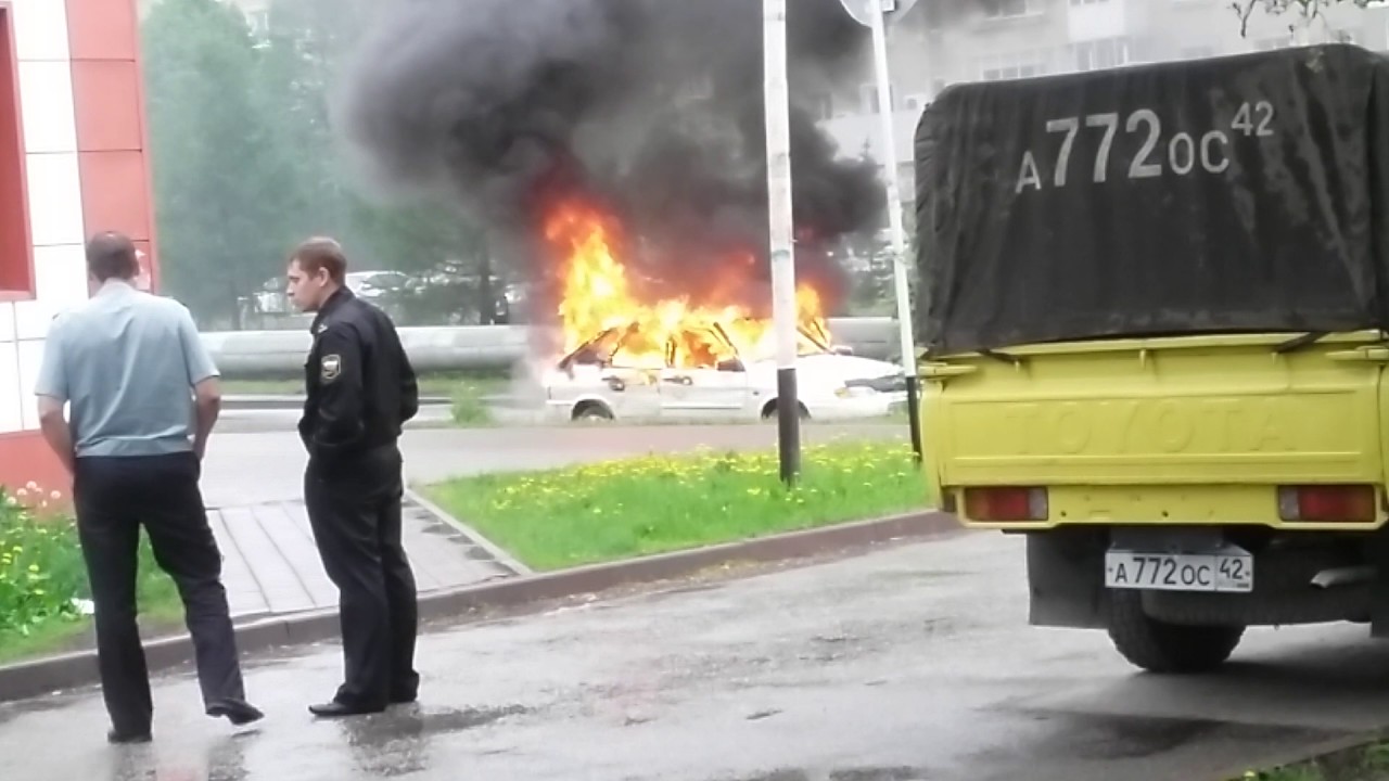 Приставы арестовали машину