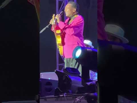 George Benson - This Masquerade (Live)