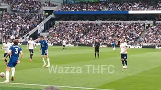 Marcos Alonso getting booed every time he has the ball Vs tottenham, 19/09/21