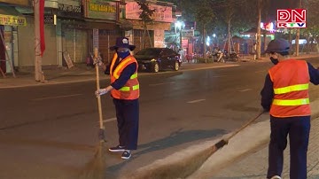 Thầm lặng nữ công nhân quét rác