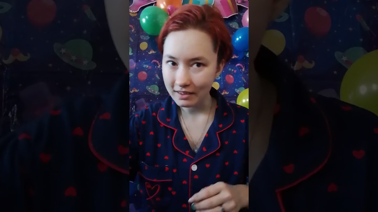 Показывала подарки, немножко  важный информация