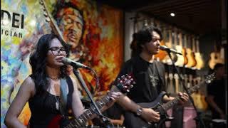 Sam Azareel - Past Live at MUSICADEI