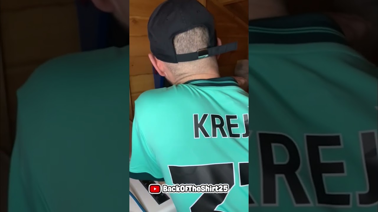 Applying a Jack Price nameset to the retro 15/16 Wolves away shirt 🐺✨ 