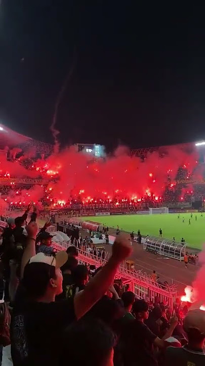 Chant Bonek Persebaya - Stadion Full penuh Flare