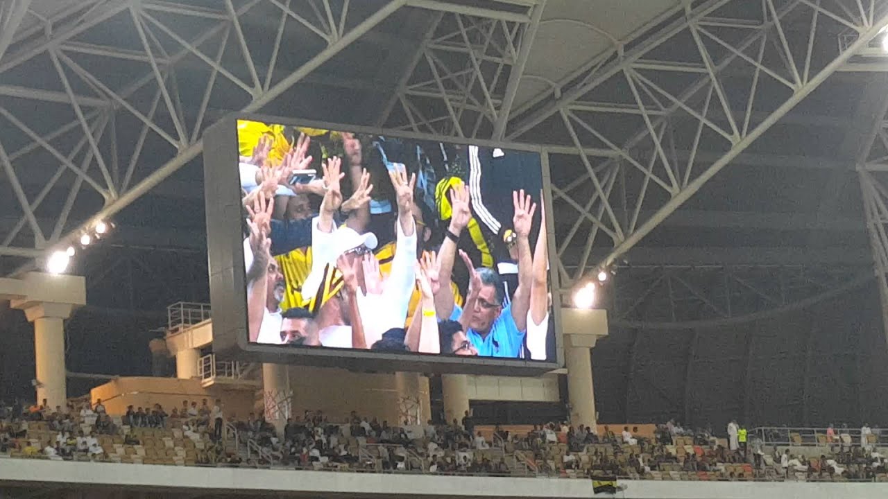 تحدي صالح القرني والبرقاوي وتفاعل الجماهير من شاشة الجوهرة الاتحاد والاهلي ولي العهد @eng_uu