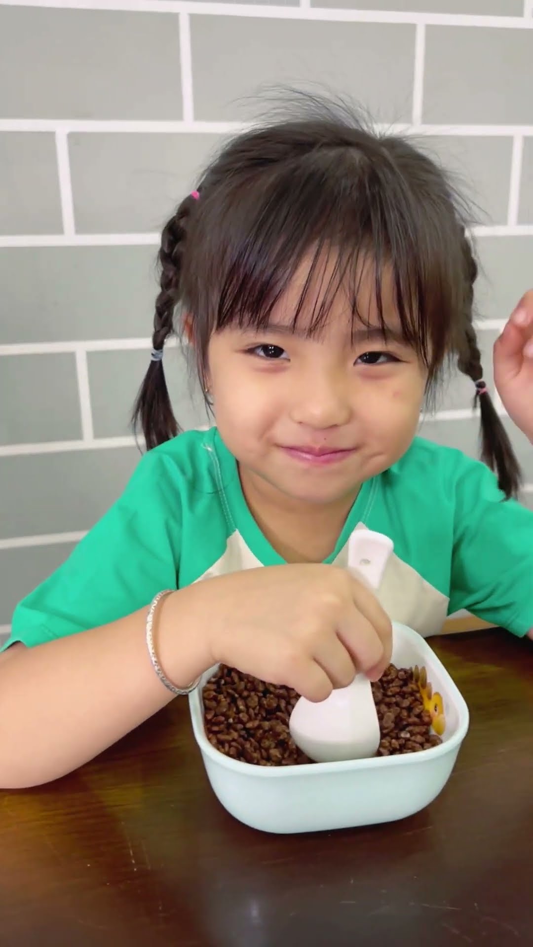 LNS - Em gái gian manh và người mẹ thiên vị || Lynn, Sunny and biased mother #shorts