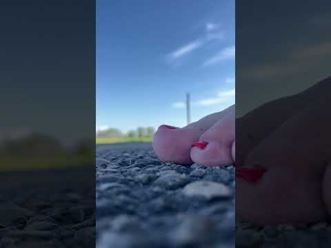 Natural unperfect zoomed in toes #feetcommunity #soledad #toes #feetshorts #barefoot #pointedtoe