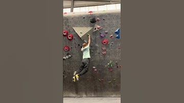How do I stick this dyno move?? 😭😰…….  #bouldering #climbing #v7 #fail #fyp