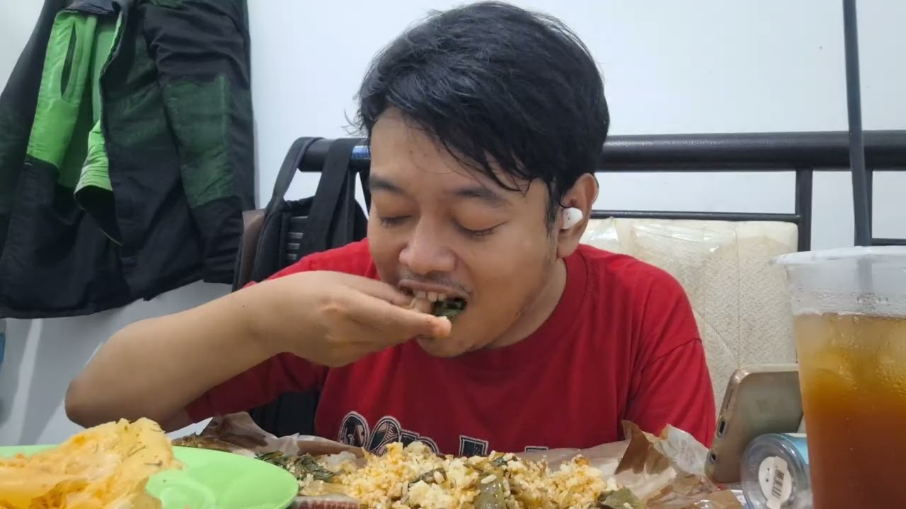 Makan Nasi Padang Lauk Peyek Udang #nasipadang #peyek #peyekudang #kuliner #food #foodie #kuliner 