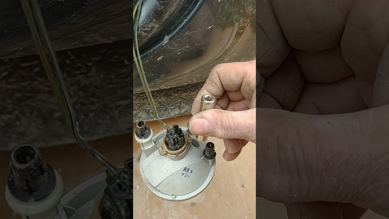 Ford Escape 2nd Generation easier fog lamp replacement - YouTube